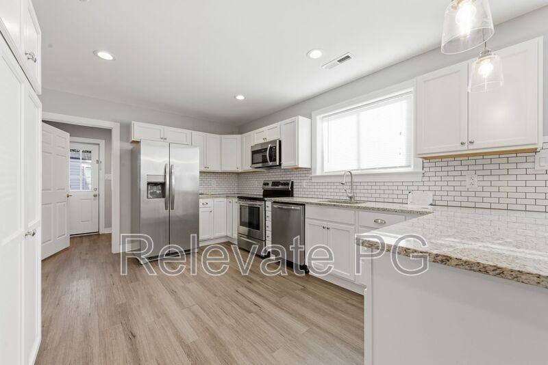 8410 Yolanda Rd - Photo 2 of 32