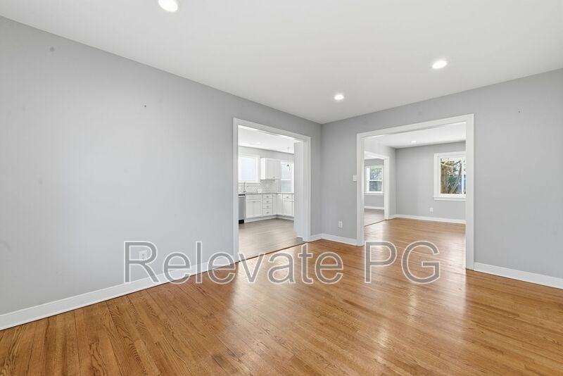 8410 Yolanda Rd - Photo 4 of 32