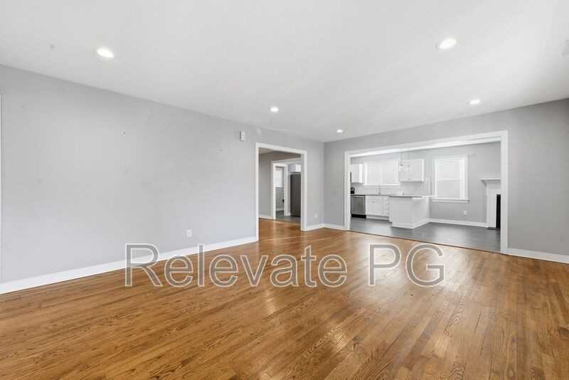 8410 Yolanda Rd - Photo 5 of 32