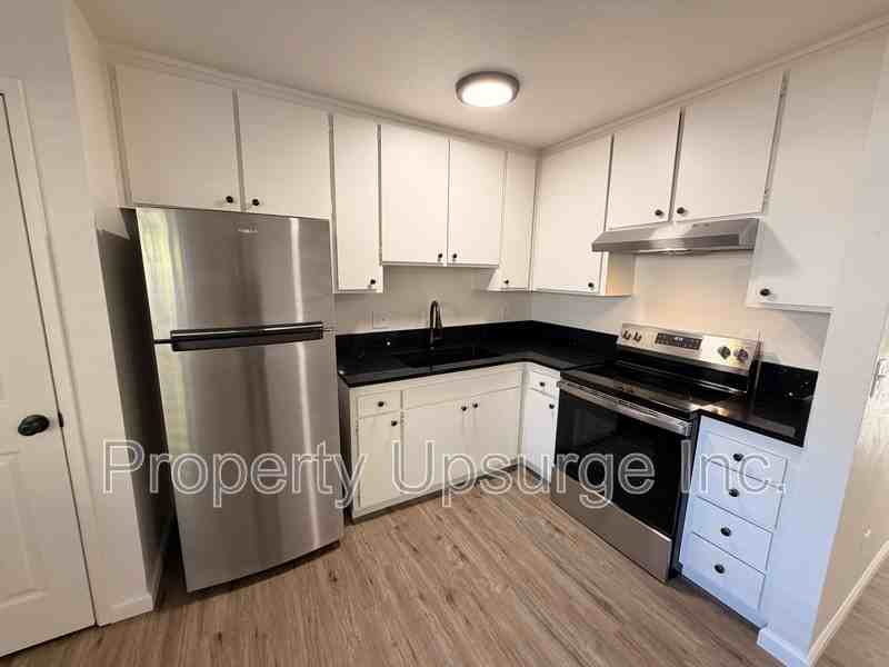 2950 Lanning Ave - Photo 2 of 16