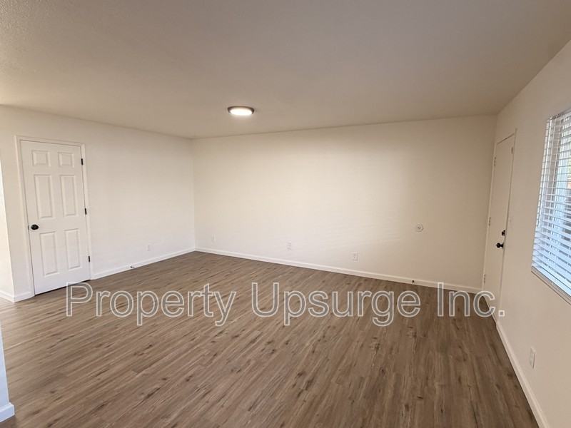 2950 Lanning Ave - Photo 4 of 16