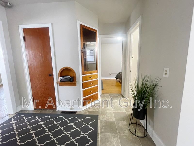 20 Dunbar Rd N - Photo 2 of 11