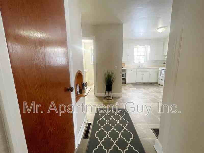 20 Dunbar Rd N - Photo 3 of 11