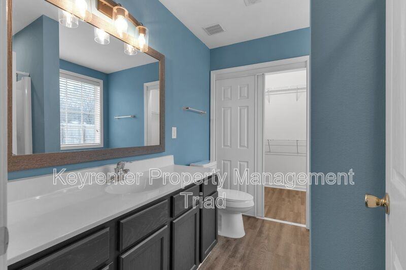 540 Lake Way - Photo 5 of 33