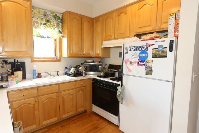 929 W Wolfram St #2 - Photo 3 of 20