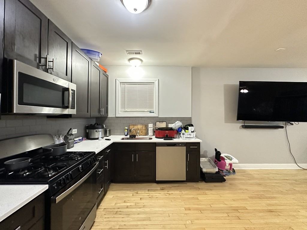 364 N Hamlin Ave #1 - Photo 4 of 21