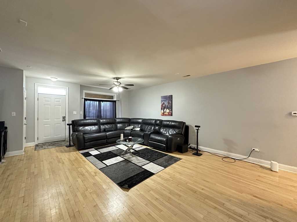 364 N Hamlin Ave #1 - Photo 7 of 21