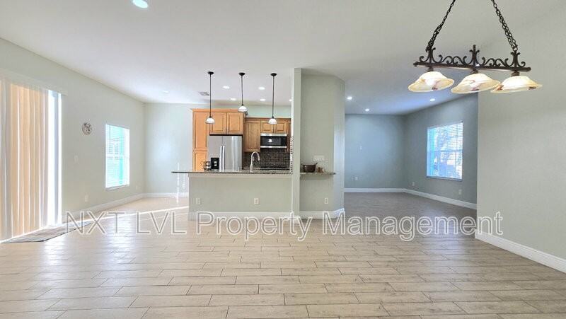 2122 Sw 29th Ter - Photo 5 of 23