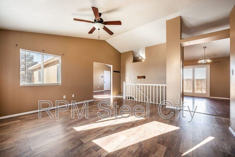 4645 Ridge Dr - Photo 4 of 37