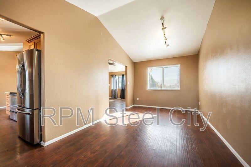 4645 Ridge Dr - Photo 7 of 37