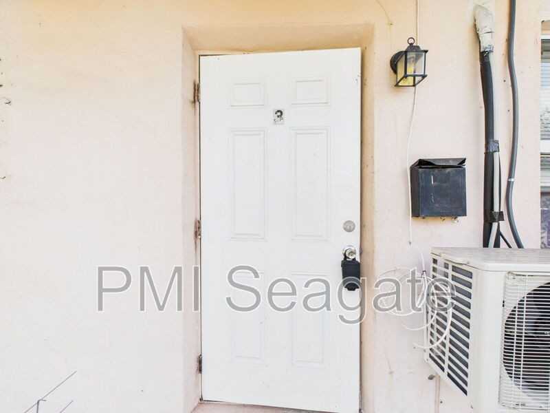 2711 Nw 1st St #3 - Photo 4 of 17