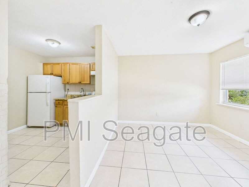 2711 Nw 1st St #3 - Photo 7 of 17