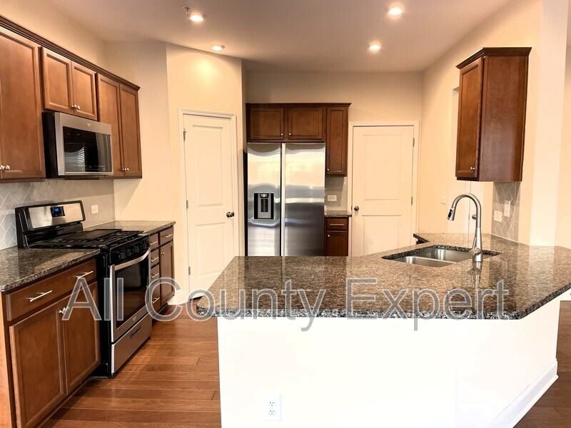 502 Cooper Ln - Photo 4 of 26