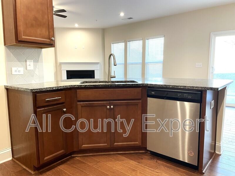 502 Cooper Ln - Photo 6 of 26