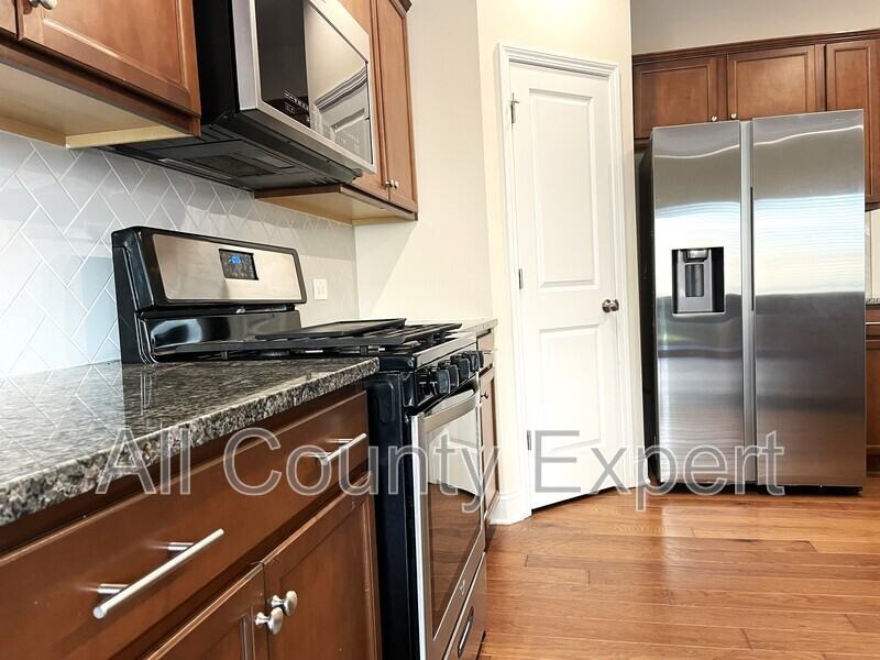 502 Cooper Ln - Photo 7 of 26