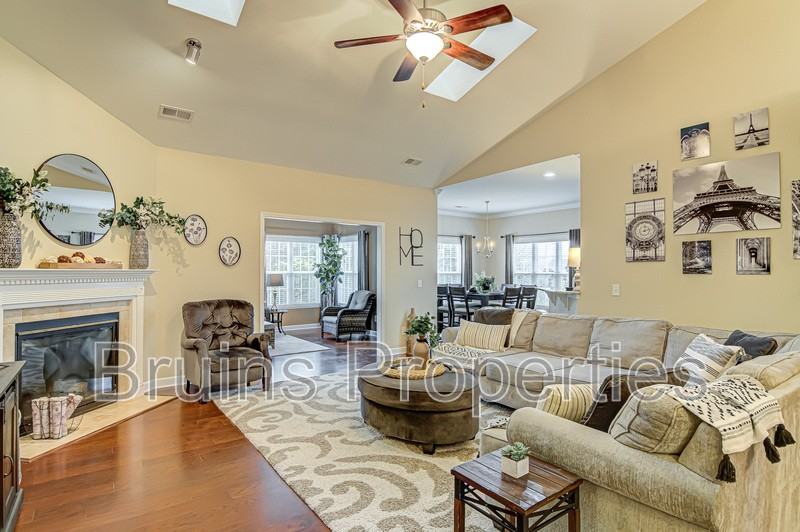 4077 Cosway Ct - Photo 5 of 50