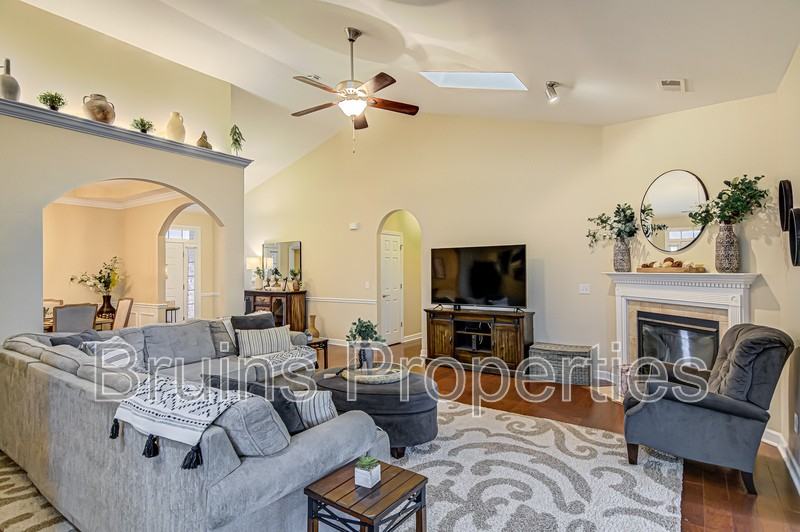 4077 Cosway Ct - Photo 7 of 50