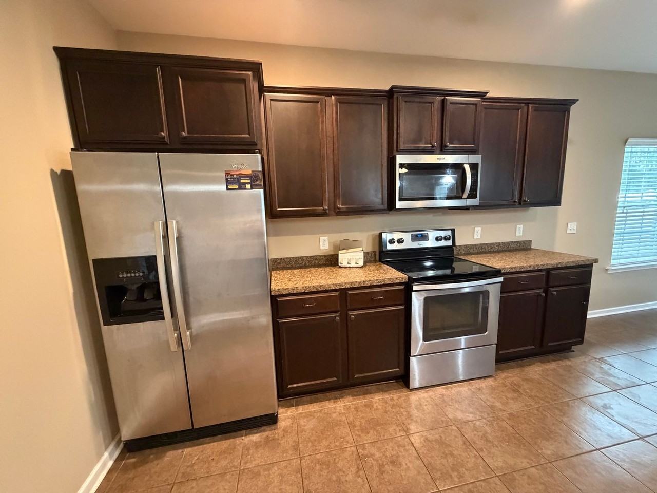 1305 Hill View Cir - Photo 4 of 29