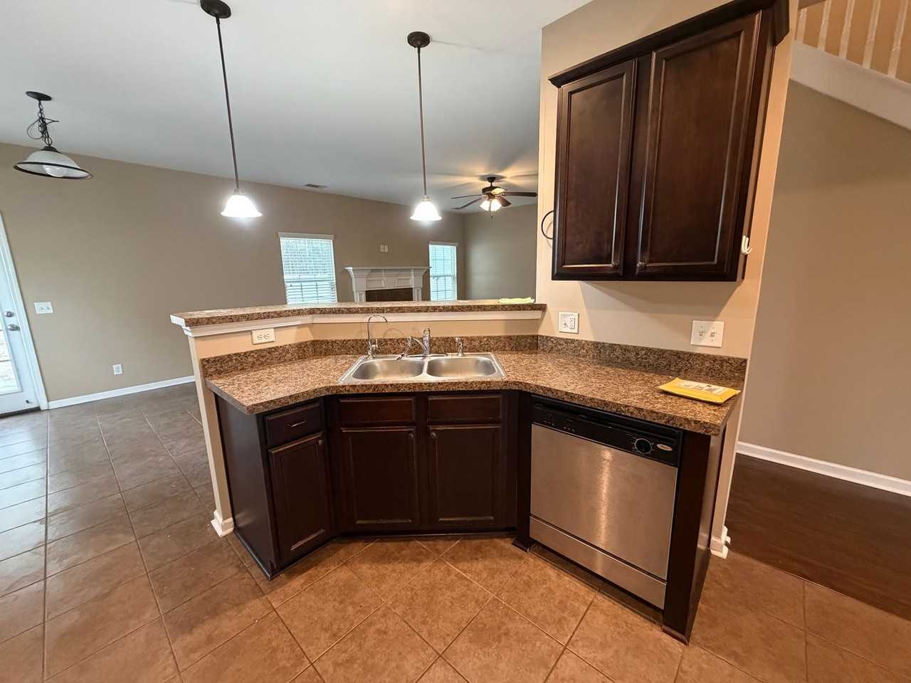 1305 Hill View Cir - Photo 5 of 29