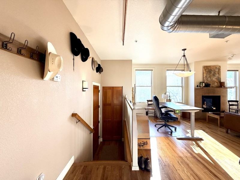 261 Pine St - Photo 3 of 22