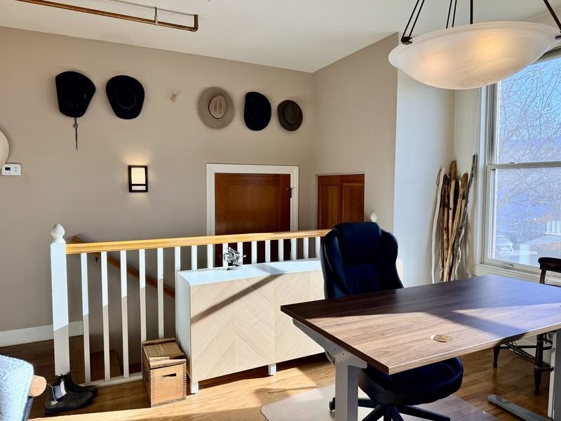 261 Pine St - Photo 4 of 22