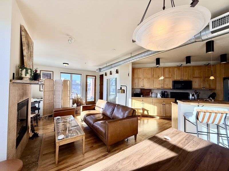 261 Pine St - Photo 5 of 22