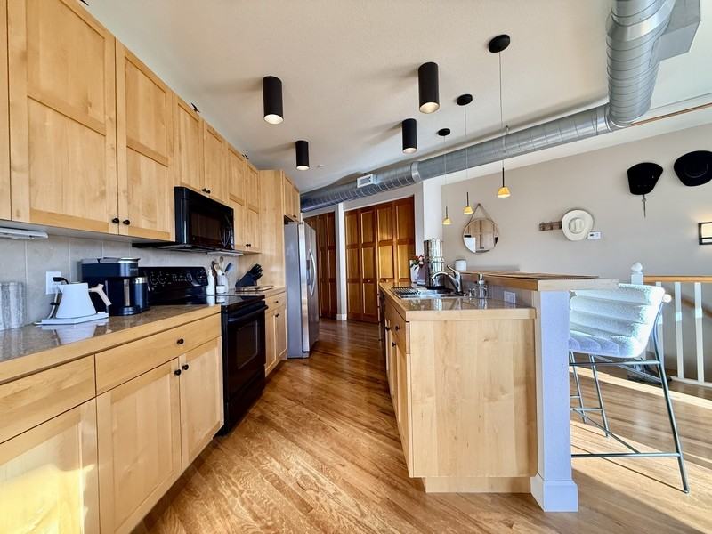 261 Pine St - Photo 7 of 22