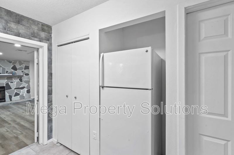 15208 Omaha St - Photo 4 of 10