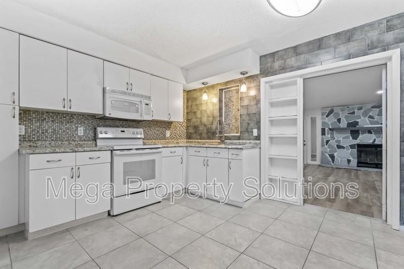 15208 Omaha St - Photo 6 of 10