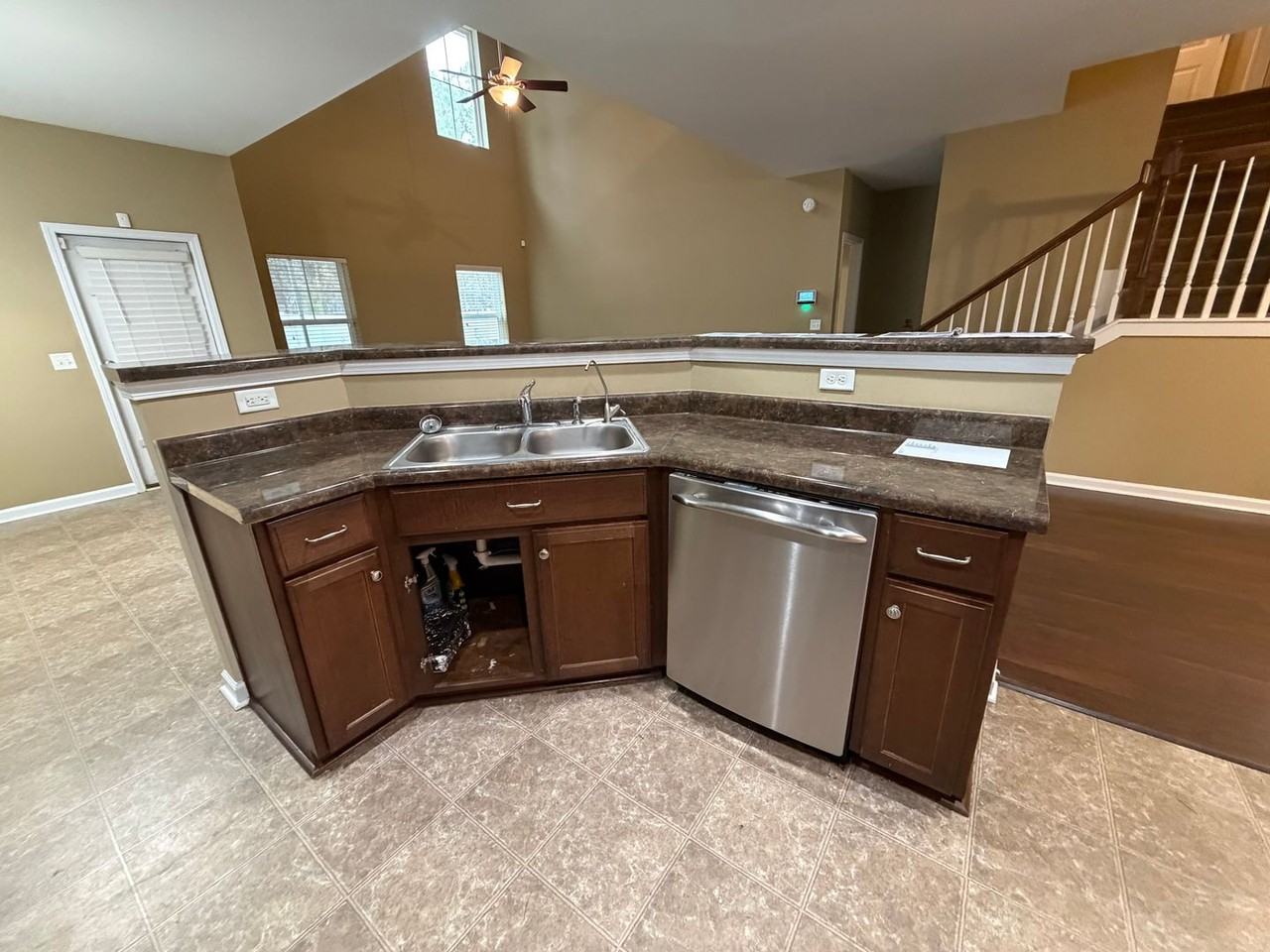 1316 Hill View Cir - Photo 5 of 25