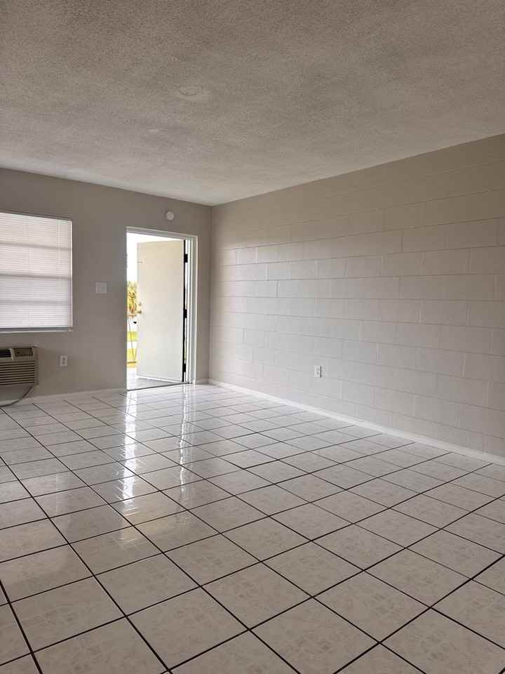 Semoran Terrace Apartments - Photo 2 of 15