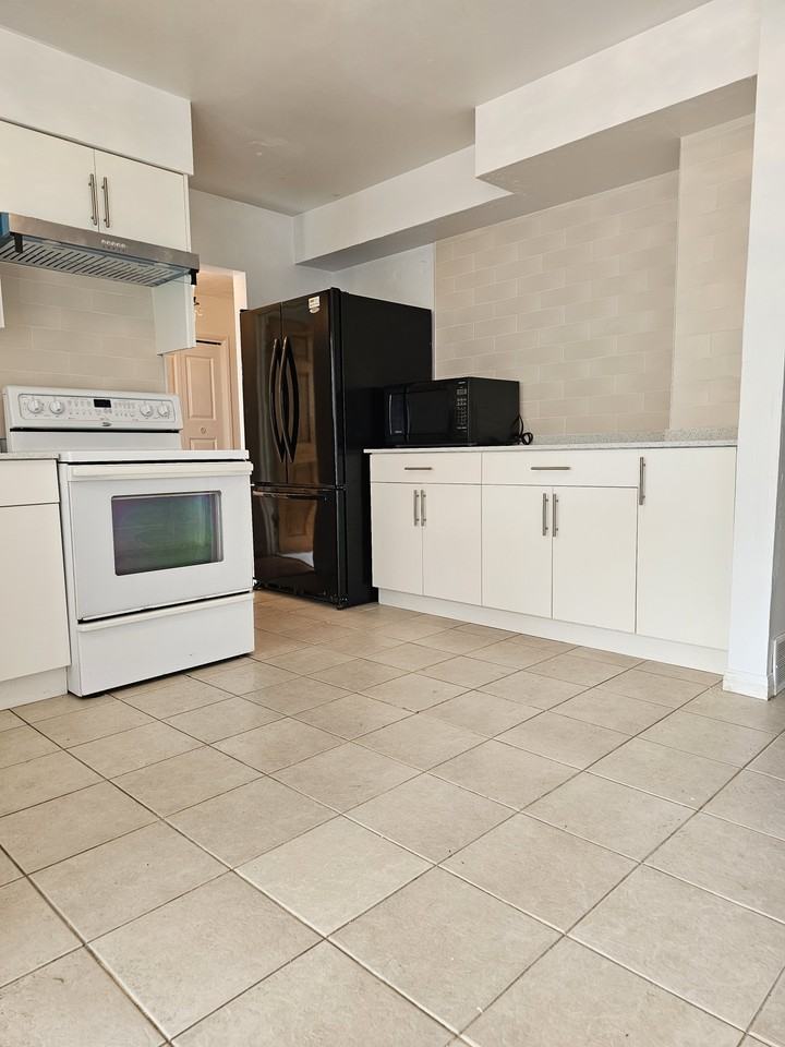 7080 Williams Road - Photo 3 of 16