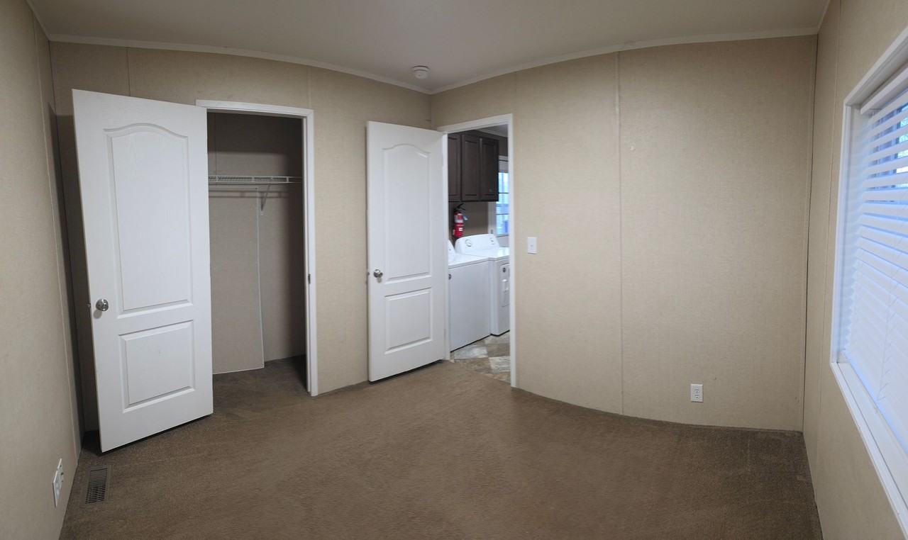 340 N 12th W - Photo 2 of 8