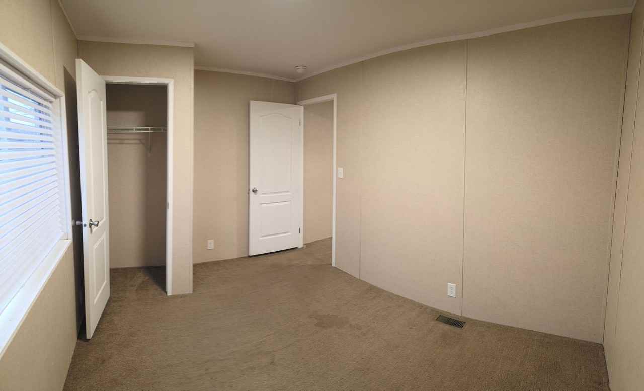 340 N 12th W - Photo 5 of 8