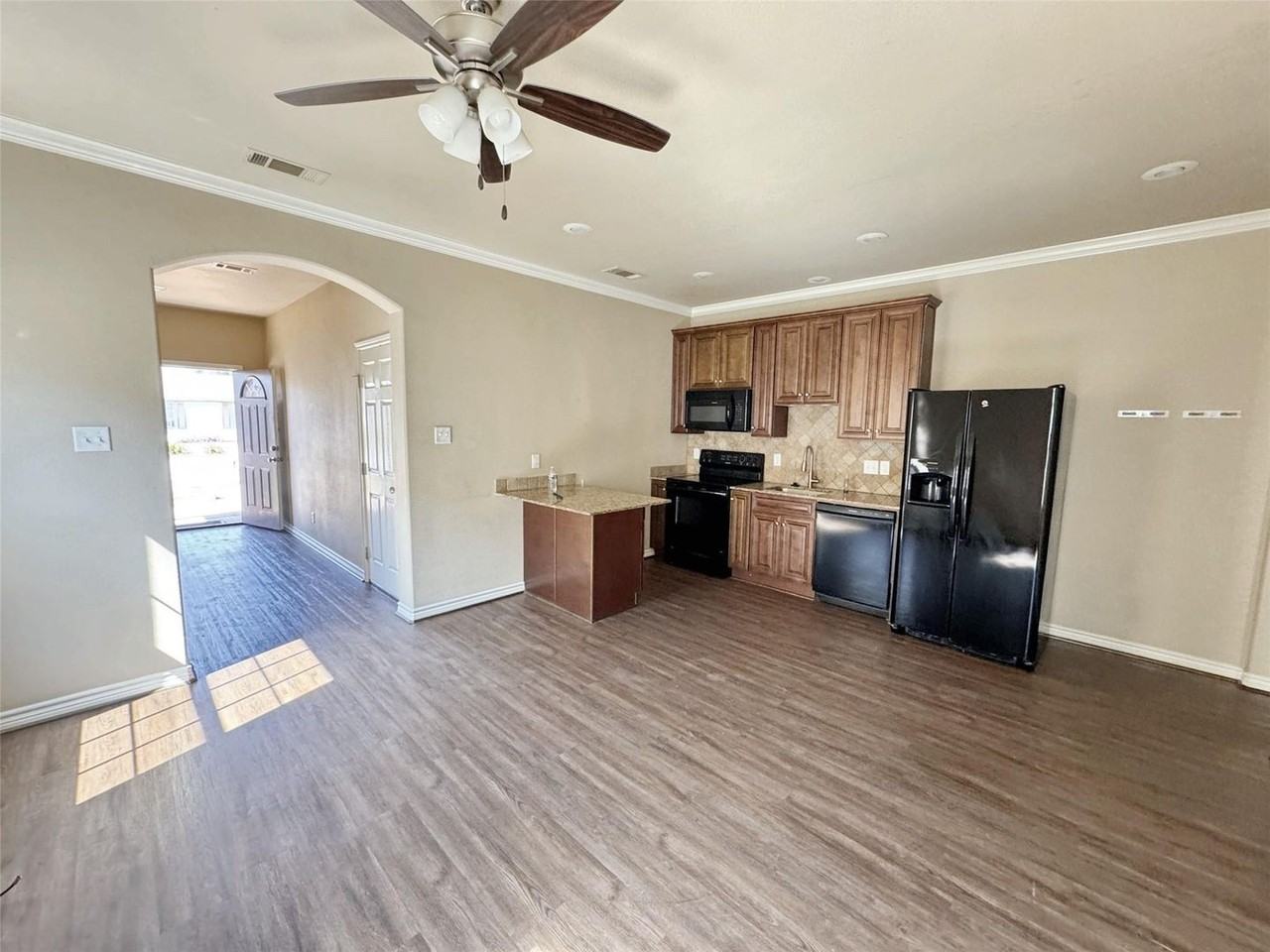 811 S Wilson St - Photo 3 of 22