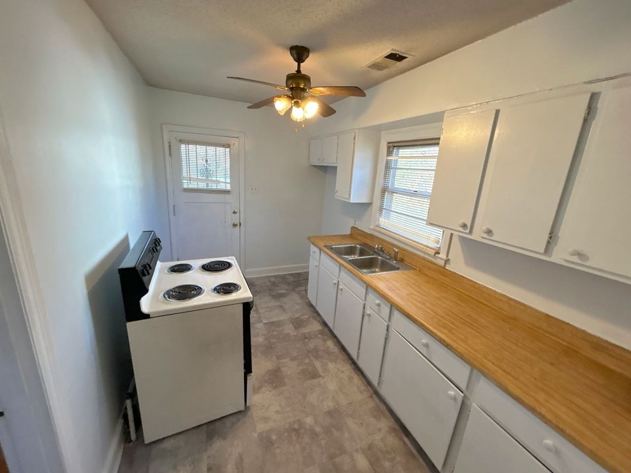 1323 Victor Dr - Photo 2 of 10