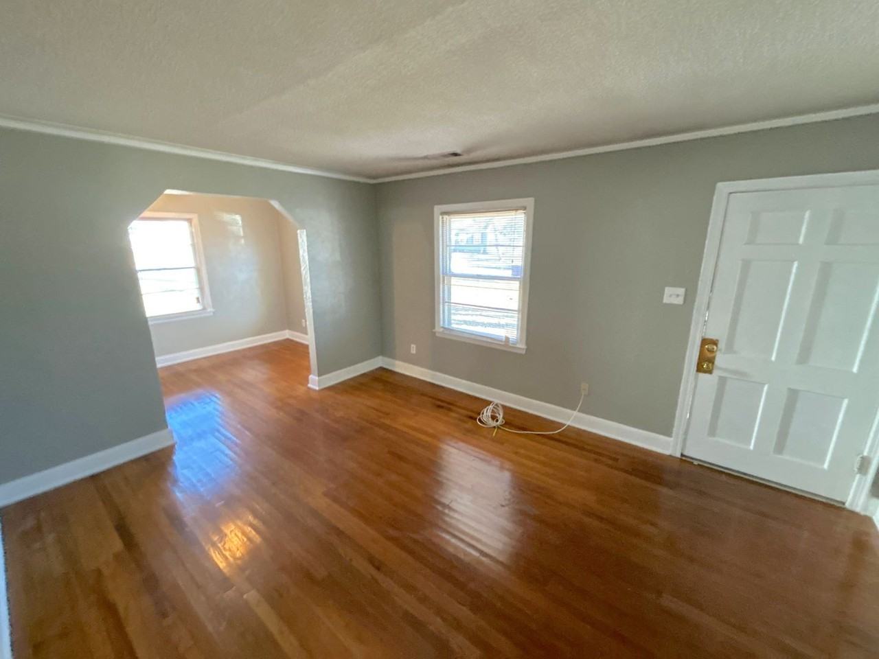 1323 Victor Dr - Photo 5 of 10