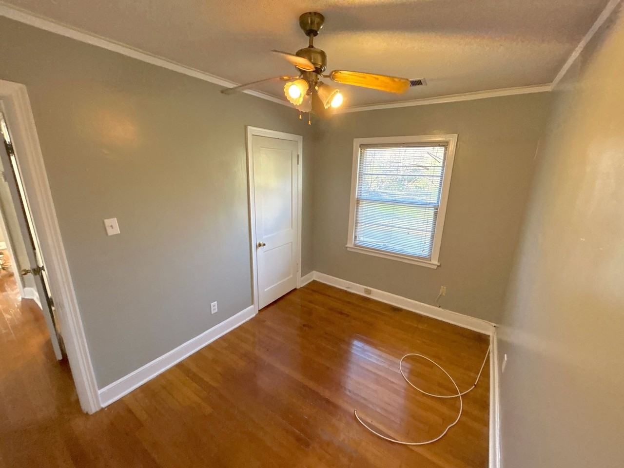 1323 Victor Dr - Photo 6 of 10