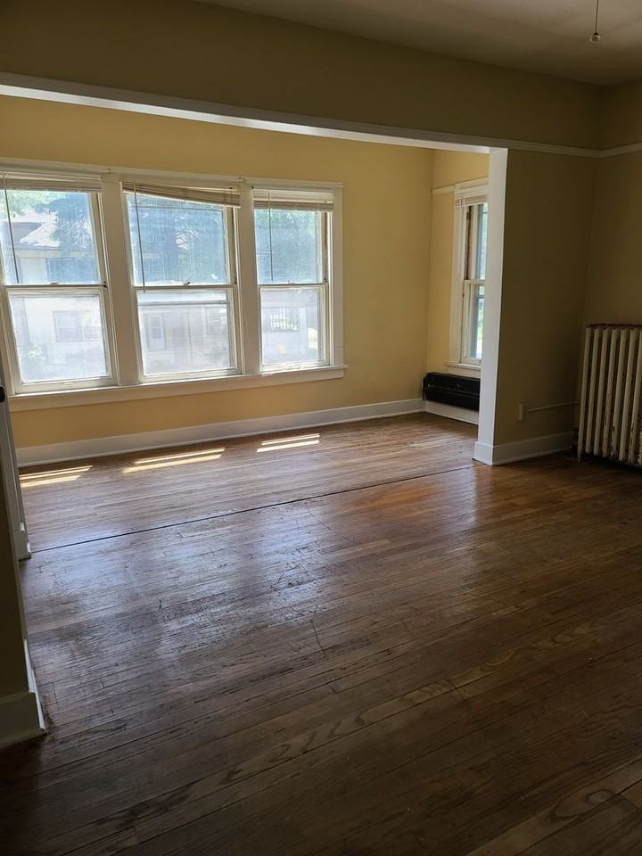 410 W Green St - Photo 2 of 5