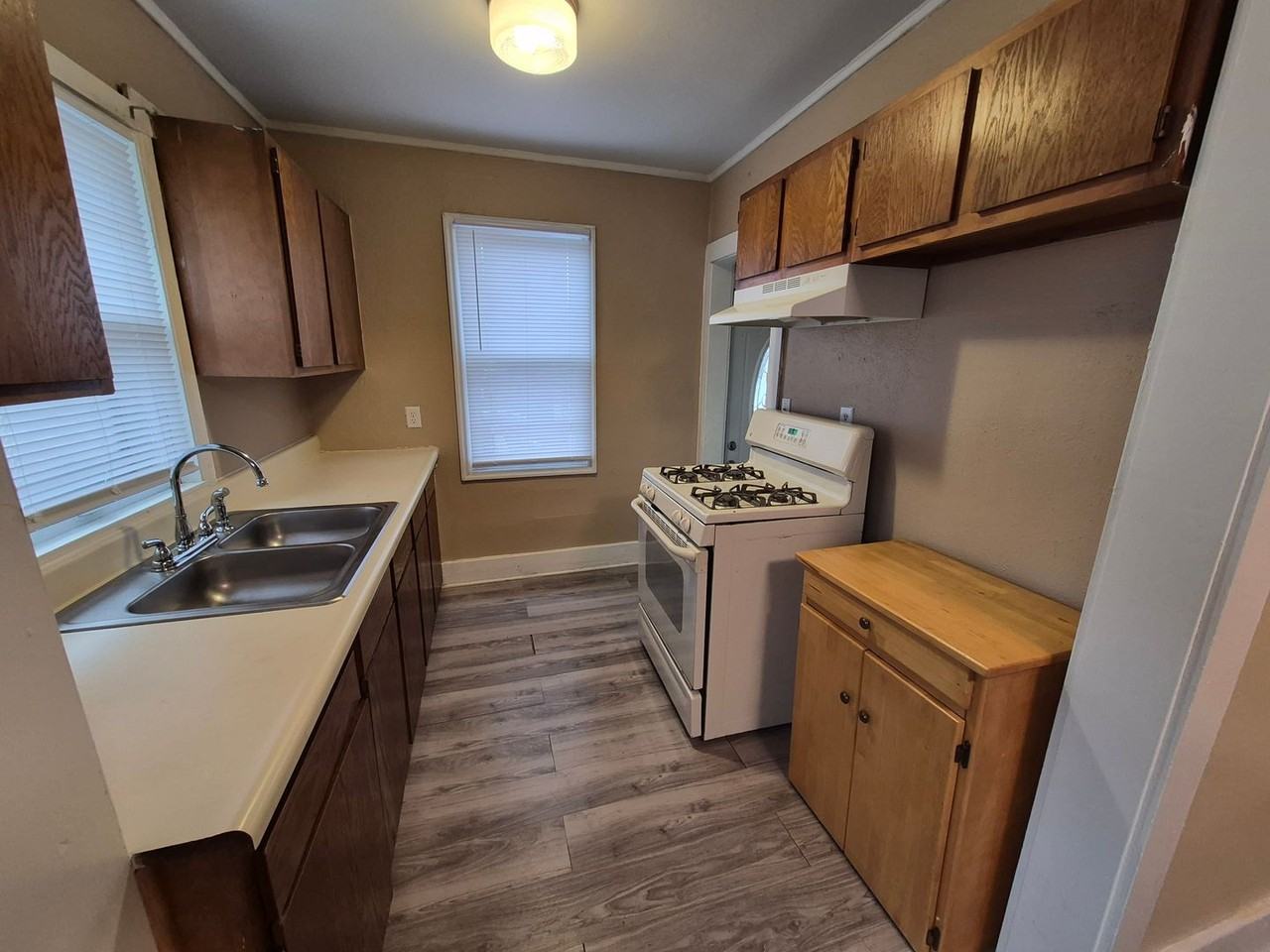 3812 Center St - Photo 3 of 24