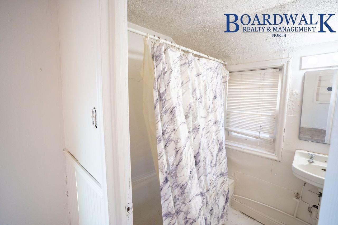 323 34th St - Photo 7 of 16