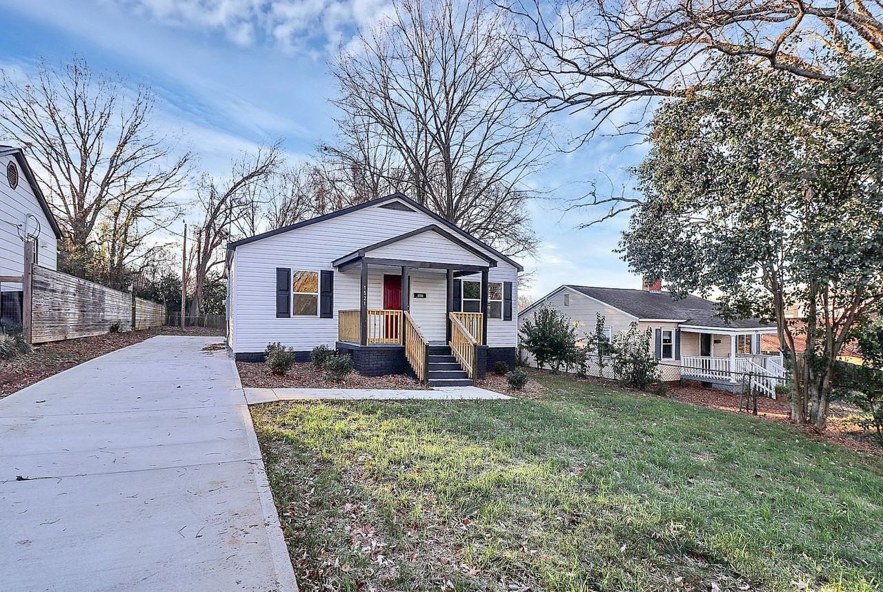 1521 Effingham Rd - Photo 2 of 20