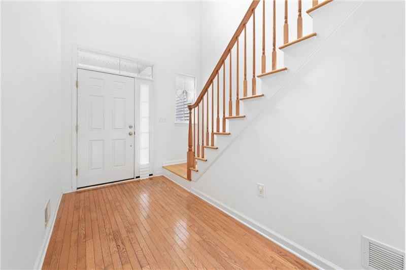 119 Hoover Ave - Photo 5 of 42