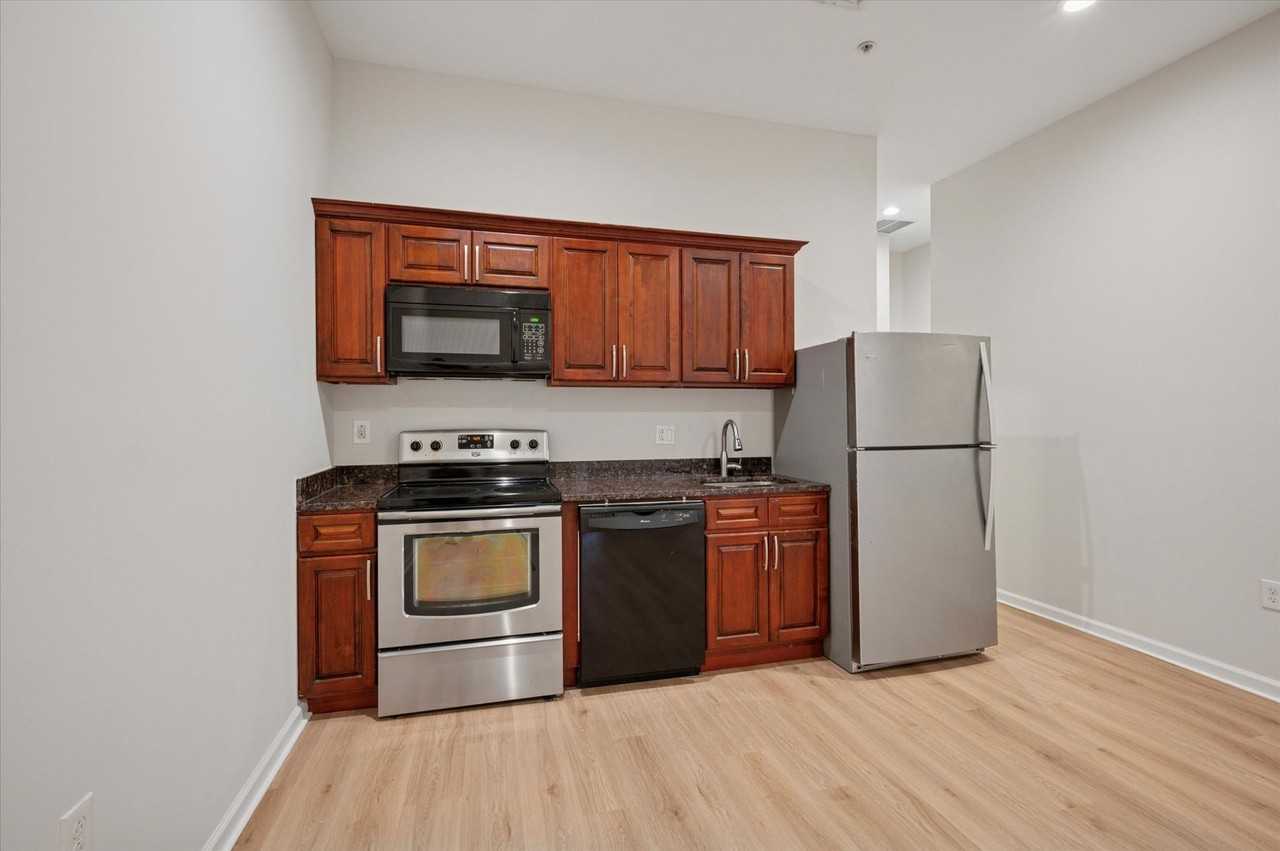 1204 Chestnut St - Photo 5 of 19