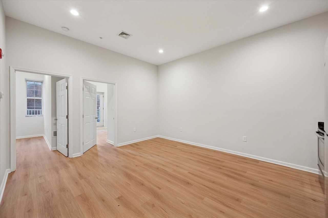 1204 Chestnut St - Photo 6 of 19