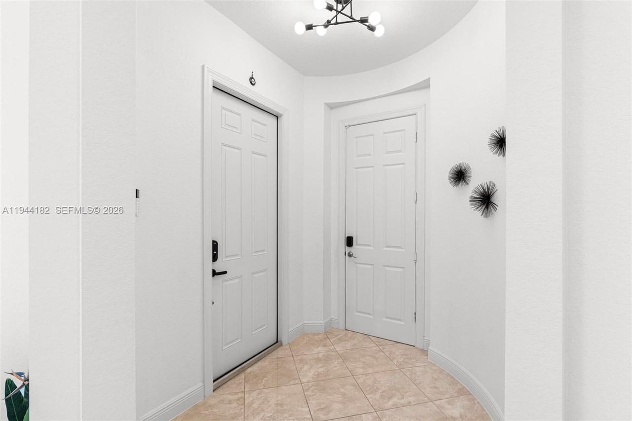 10185 Cameilla St - Photo 2 of 40