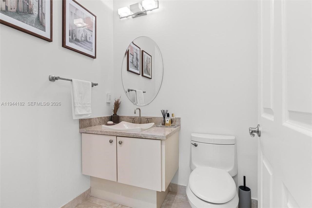 10185 Cameilla St - Photo 7 of 40