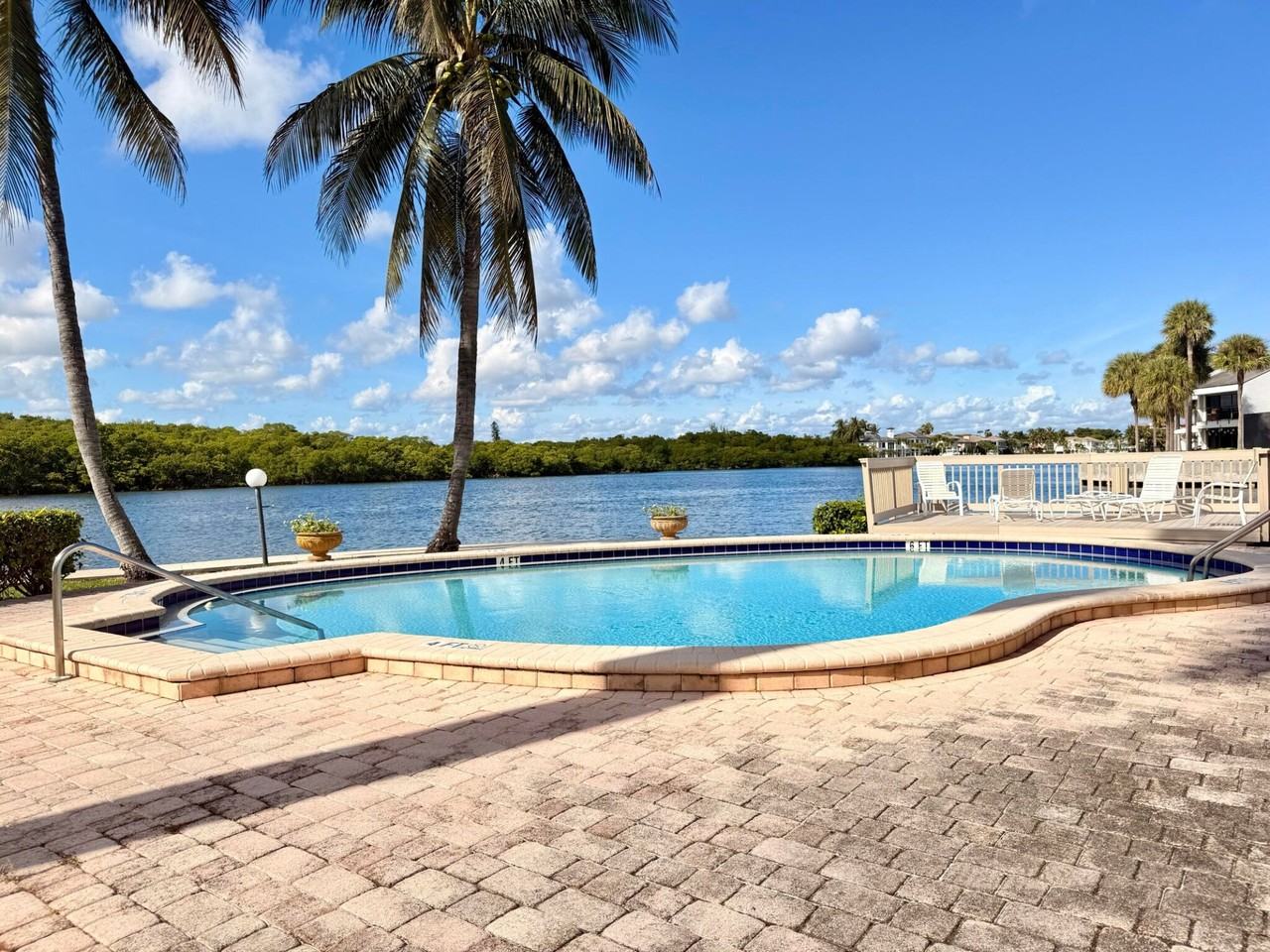 1005 Russell Dr #1 - Photo 3 of 23