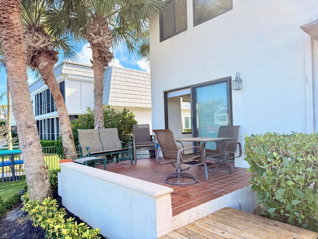 1005 Russell Dr #1 - Photo 4 of 23