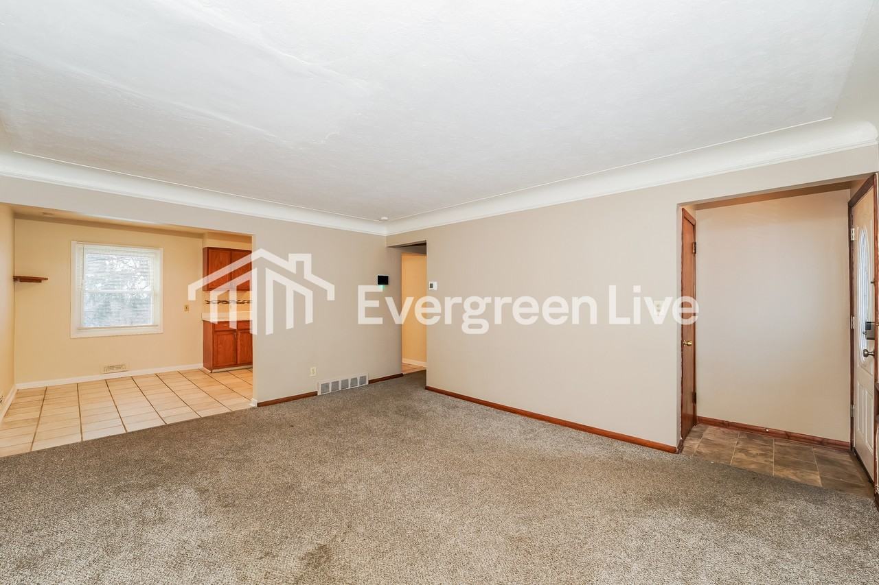 19200 Mayfair Ln - Photo 3 of 15